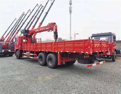 東風(fēng)12噸宏昌天馬與東風(fēng)暢行12噸徐工隨車吊 專業(yè)清障與起重解決方案